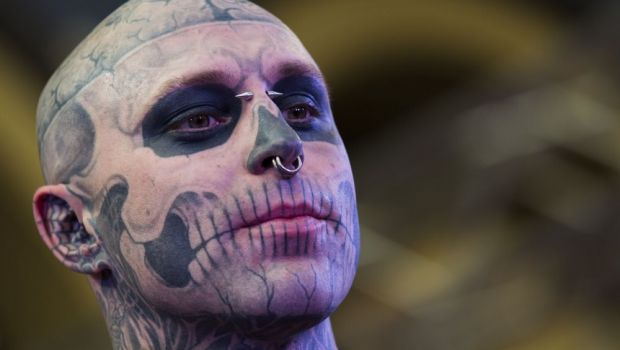 Cel mai tatuat model din lume, gasit mort la doar 32 de ani. Prima impoteza a anchetatorilor in cazul mortii lui &quot;Zombie Boy&quot;