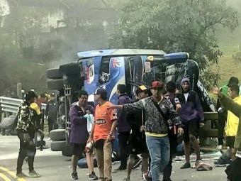 
	Tragedie in Ecuador: 12 fani au murit si 30 au fost raniti dupa ce autocarul s-a rasturnat!
