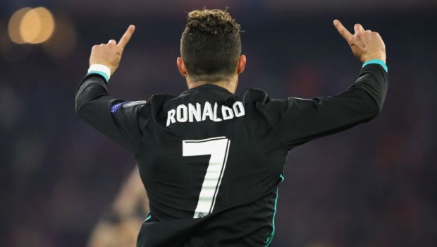 
	Cine va fi noul numar 7 al lui Real Madrid! 7-le de pe Bernabeu, purtat pana acum de jucatori legendari: Juanito, Butragueno, Raul si Ronaldo
