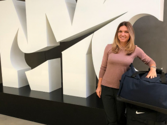 
	SIMONA HALEP, US OPEN | Simona a mers la sediul Nike inaintea debutului impotriva lui Kanepi si a plecat cu doua valize pline
