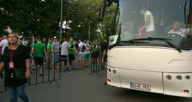 FOTO: Suporterii Rapid Viena au ajuns la stadion, cu doua ore inainte de meci // Cati vor fi in tribune_2