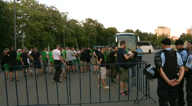 FOTO: Suporterii Rapid Viena au ajuns la stadion, cu doua ore inainte de meci // Cati vor fi in tribune_6