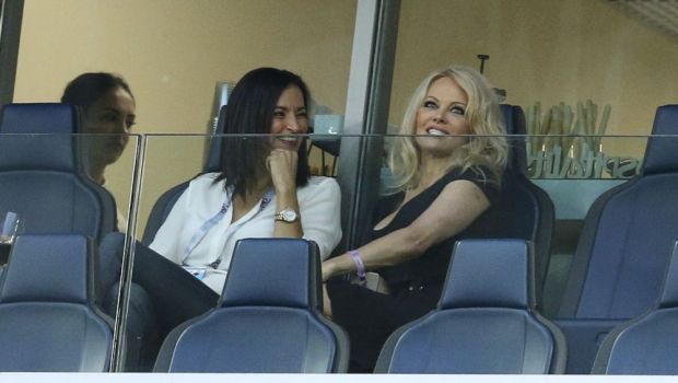 
	Despartire SOC: Pamela Anderson, din nou singura! A pus punct relatiei cu Rami la doar cateva zile dupa ce a fost ceruta de sotie! Motivul invocat de actrita
