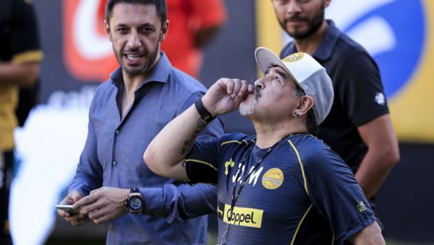 
	VIDEO | SHOW TOTAL pe banca: Maradona a castigat meciul de debut din Mexic si s-a dezlantuit! Record dupa 56 de partide
