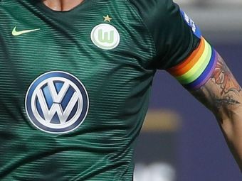 
	E capitan la Wolfsburg, joaca in nationala Suediei, si recunoaste ca e gay: &quot;Cel mai greu e cu haterii de pe net!&quot;
