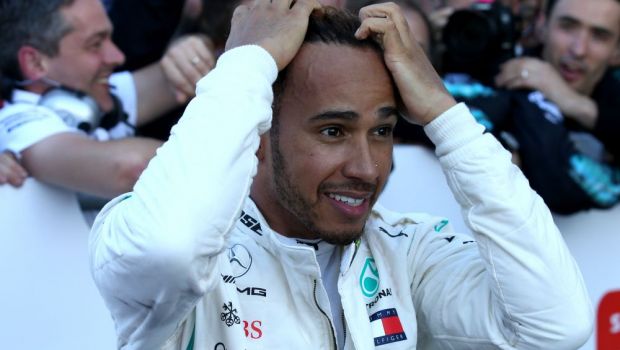 De neoprit! Hamilton castiga a sasea cursa din ultimele sapte si e aproape de titlul mondial! Vettel, doar pe 6 dupa un acrosaj cu Verstappen