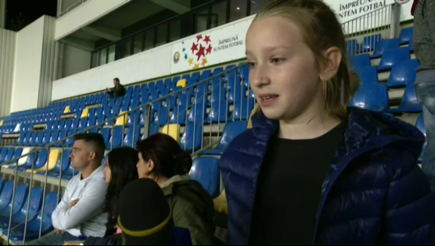 
	ROMANIA U21 - LIECHTENSTEIN U21 | &quot;Sunt cea mai norocoasa fata din lume!&quot; Sora mai mica cu 11 ani a lui Andrei Radu a venit sa-l sustina la Ploiesti
