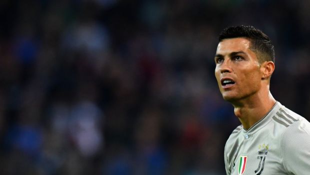 
	Ronaldo, cel mai urmarit sportiv pe internet, dar primeste mai putini bani decat doua vedete din SUA. Cati bani ia pentru fiecare postare pe Instagram
