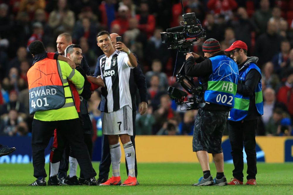 Imaginea de 1 milion de LIKE-uri! Ce nu s-a vazut la TV: ce a facut Ronaldo in momentul in care un fan a intrat pe teren_1