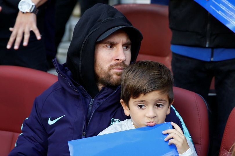 BARCA - REAL MADRID | Cu sapca, geaca si gluga in cap! :) Cum a venit Messi imbracat pe Camp nou pentru El Clasico_3