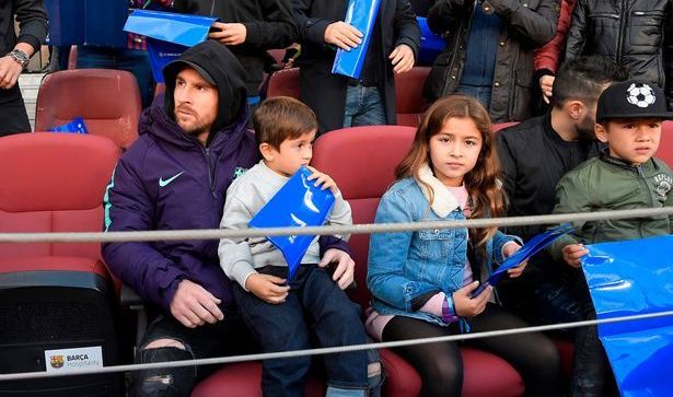 BARCA - REAL MADRID | Cu sapca, geaca si gluga in cap! :) Cum a venit Messi imbracat pe Camp nou pentru El Clasico_1