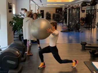 
	FOTO | Simona Halep trage din greu la antrenamente! A inceput recuperarea
