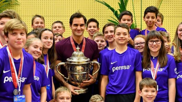 
	Cum a sarbatorit Federer titlul de la Basel! Lectie de modestie predata de elvetian | FOTO&amp;VIDEO
