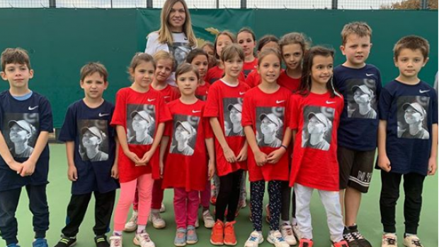 
	Simona Halep fura modelul Federer! Ce surpriza le-a pregatit romanca unor copii | FOTO

