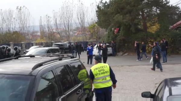 VIOLENTE TERIBILE in Craiova! 9 jandarmi au ajuns la spital dupa o confruntare cu suporterii echipei lui Mititelu_2