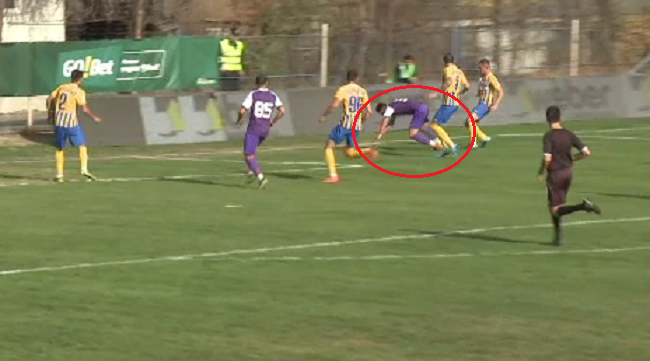 Comedia etapei in Romania: arbitrul a uitat de prelungiri, apoi a chemat fotbalistii de la vestiare sa mai joace 2 minute :)_4