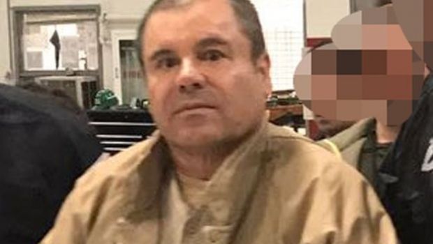 
	Proba uluitoare adusa de procurori la procesul lui El Chapo! Au pus pe masa juratilor arma cu care traficantul isi executa rivalii: FOTO
