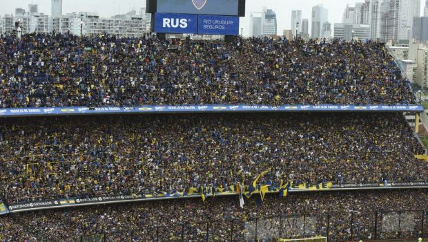 
	Asa ceva nu s-a mai vazut! Pasiunea argentienilor pentru fotbal a depasit orice imaginatie inaintea finalei Boca - River: 50.000 de oameni LA ANTRENAMENT
