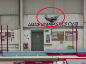 
	A intrat in Cartea Recordurilor! Acest gimnast a uimit lumea: a zburat 6 metri, de la o bara la alta! VIDEO
