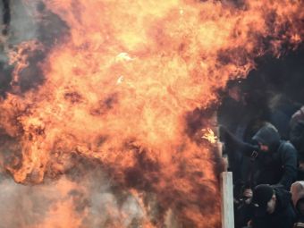 
	La un pas de tragedie la AEK - Ajax in UEFA Champions League! Un cocktail Molotov a explodat pe stadion
