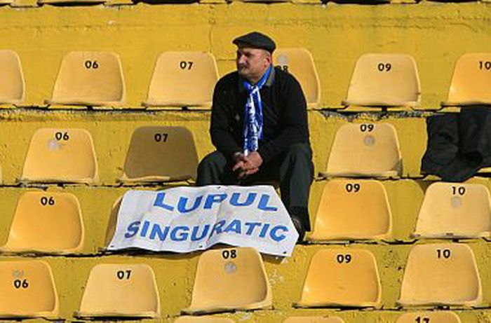 Gluma zilei! Un nou pariu pentru fotbalul romanesc: under / over 2,5 spectatori :) Poli Iasi se chinuie de 24 de ore sa vanda al 5-lea bilet la meciul cu Sepsi_1