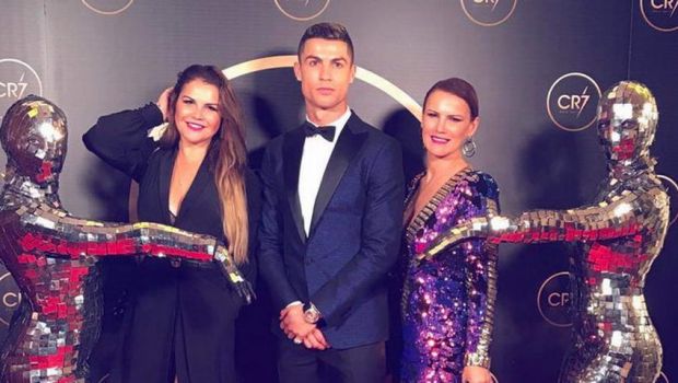 
	BALONUL DE AUR 2018 | Sora lui Ronaldo lanseaza un atac INCREDIBIL: &quot;E o lume PUTREDA, mafie si bani!&quot; Mesaj uluitor
