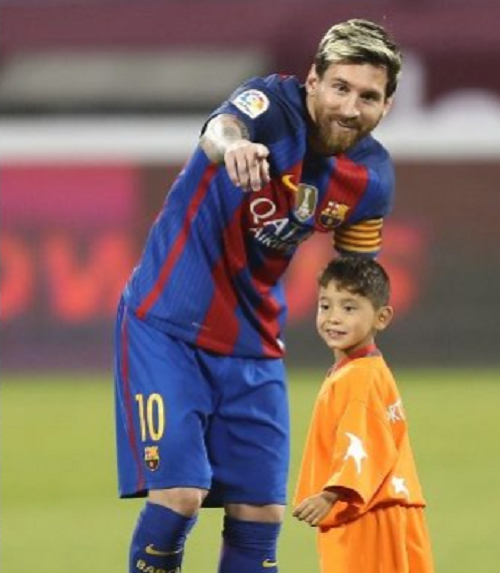 Cosmarul pe care il traieste baietelul afgan de cand l-a intalnit pe Messi: amenintari de rapire si casa bombardata_5