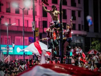 
	HAOS la Buenos Aires dupa victoria lui River Plate! Fanii au facut prapad si s-au luat la bataie cu politistii
