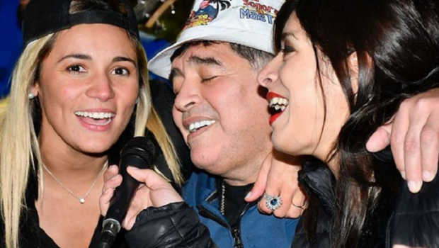 
	Probleme fara sfarsit! Maradona, parasit de iubita si dat afara din casa pe care chiar el o cumparase!
