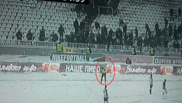 
	Tusier, BOMBARDAT cu bulgari de zapada! Imaginile momentului: meciul a fost intrerupt. VIDEO
