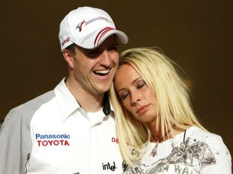 
	Cora Schumacher socheaza dupa ce a divortat de Ralf, fratele fostului supercampion din F1. Cum arata noul ei iubit
