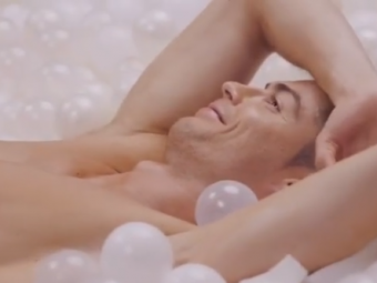 
	VIDEO INCENDIAR cu Cristiano Ronaldo! Starul portughez, in lenjerie intima in piscina cu bile pentru noul spot publicitar
