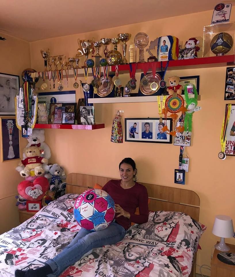 "Asta inseamna Craciunul pentru mine!" Cum arata camera plina de trofee din casa in care a crescut Cristina Neagu_2