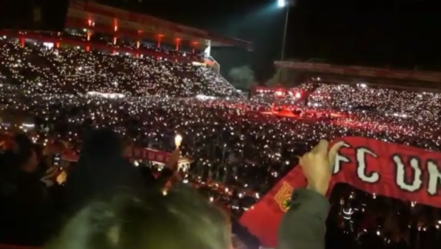 
	POVESTI DE CRACIUN | Suporterii care duc colindele pe stadion! Atmosfera incredibila creata de fanii unei echipe in fiecare an, de Craciun! VIDEO
