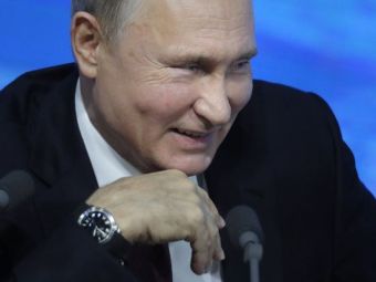 
	Avionul de 430 milioane al lui Putin are WC placat cu AUR, dormitor, sala de fitness si de conferinte. FOTO
