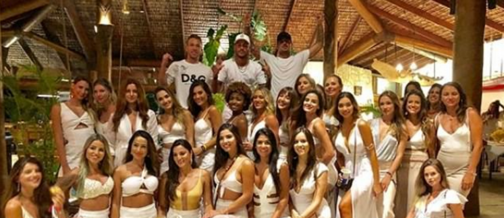 FABULOS! Neymar a dat petrecere monstru cu 26 de femei de Revelion, in Brazilia! Ce jucator de la Barca i-a fost alaturi_4