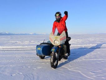 SPECIAL | Cu motocicleta pe Baikal! Doi romani au traversat cel mai adanc lac de pe Pamant pe o motocicleta cu atas, la -35 de grade!