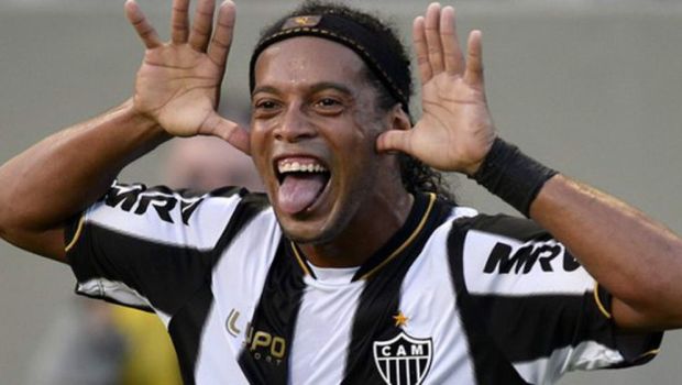 
	Ce a facut Ronaldinho dupa ce i s-a INTERZIS sa paraseasca tara: &quot;Isi bate joc de noi!&quot;&nbsp;
