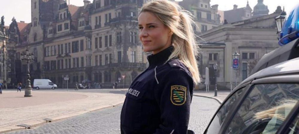 Ai vrea sa te aresteze ea! Cea mai SEXY politista s-a intors la locul de munca! Sefii i-au interzis sa mai pozeze in bikini. FOTO Adrienne Koleszar Politista Germania Politista sexy poze Adrienne Koleszar