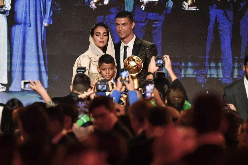Ronaldo si Seherezada! Cum s-a imbracat Georgina in fata seicilor din Dubai. Aparitia inceputului de an! FOTO_8