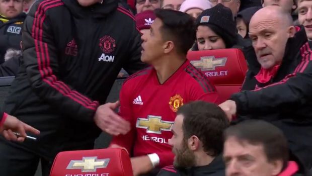 
	Moment GENIAL in Cupa Angliei! Alexis Sanchez s-a asezat din greseala pe scaunul lui Solskjaer! Cum a reactionat antrenorul lui United cand l-a vazut. VIDEO
