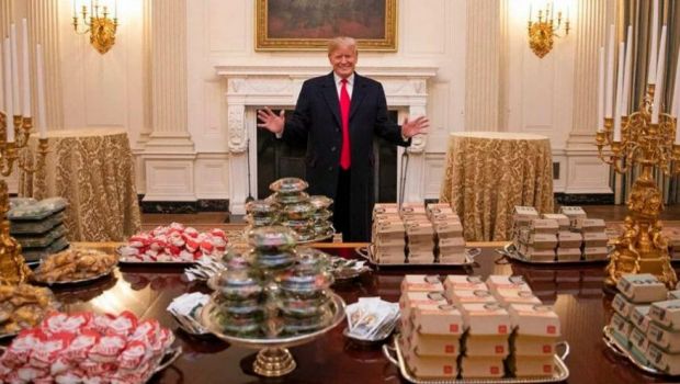 
	&quot;As vrea sa fac si eu o comanda de 1.000 de hamburgeri! Adresa: Casa Alba!&quot; Trump a oferit faza zilei in America: momentul care face inconjurul internetului
