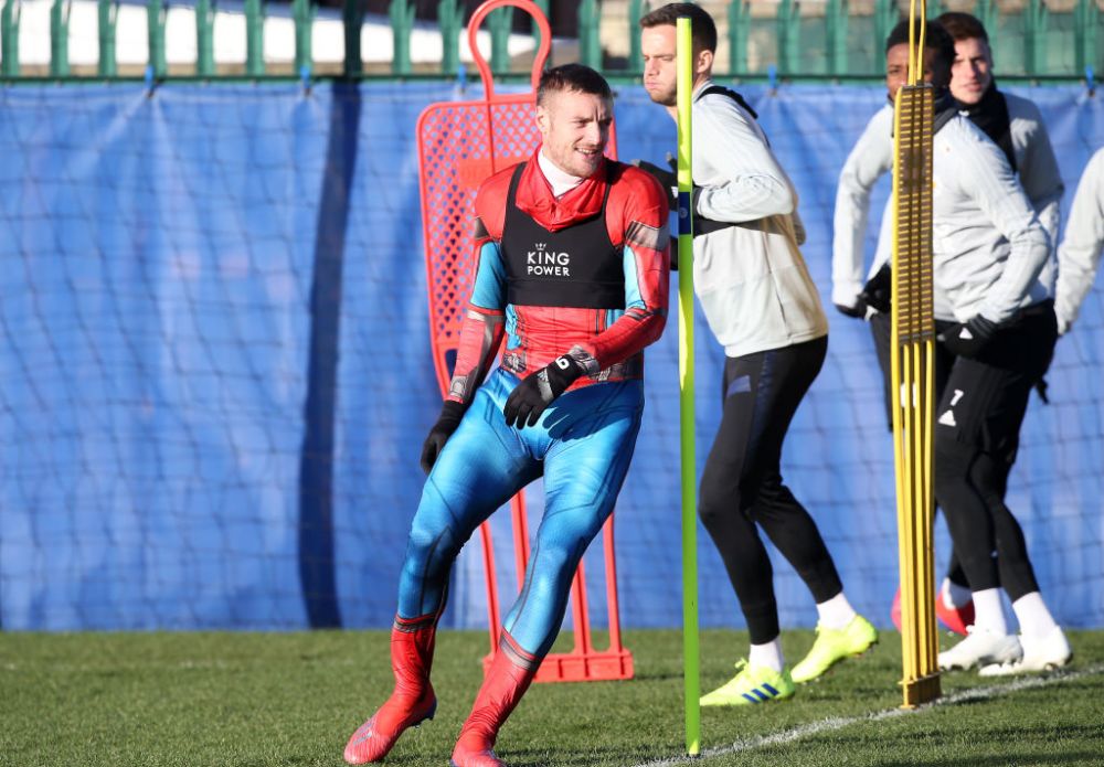 Aparitie surpriza la antrenamentul lui Leicester! Spider-Man s-a pregatit cot la cot cu jucatorii! Fotbalistul care se ascundea in spatele mastii!_5