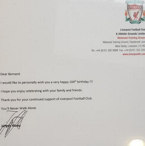 Gest superb al lui Jurgen Klopp pentru un fan care o urmareste pe Liverpool din 1923! Ce cadou i-a trimis de ziua lui de nastere_1
