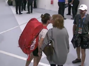 HALEP - VENUS WILLIAMS | &quot;Mersi, mami!&quot; Imagini EMOTIONANTE cu Simona si mama ei la Australian Open. VIDEO