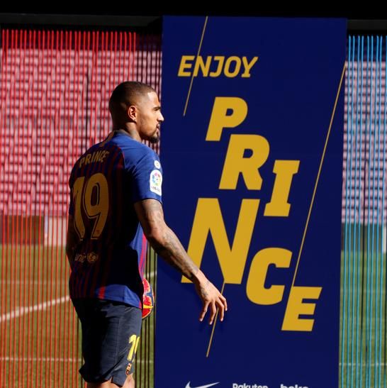 Kevin Prince Boateng, prezentat oficial de Barcelona! A preluat fostul numar al lui Messi si anunta: "Nu mai vreau sa plec de aici!"_15
