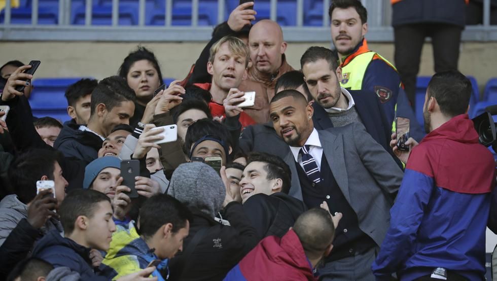 Kevin Prince Boateng, prezentat oficial de Barcelona! A preluat fostul numar al lui Messi si anunta: "Nu mai vreau sa plec de aici!"_7