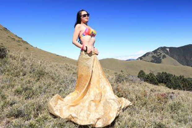 Gigi WU, modelul care se catara in bikini pe munti, a murit dupa ce a cazut intr-o rapa. FOTO_15