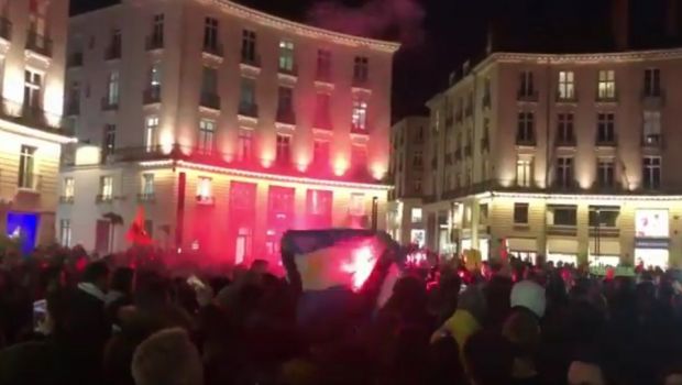 
	Imagini incredibile la Nantes! Mii de oameni au iesit in strada pentru Emiliano Sala: &quot;Esti mai mult decat un jucator!&quot;
