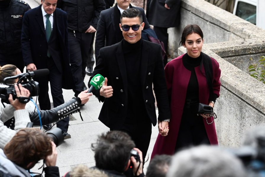 Cristiano Ronaldo i-a SPART NASUL unei femei: "Astept sa ma invite la cina!" FOTO_11